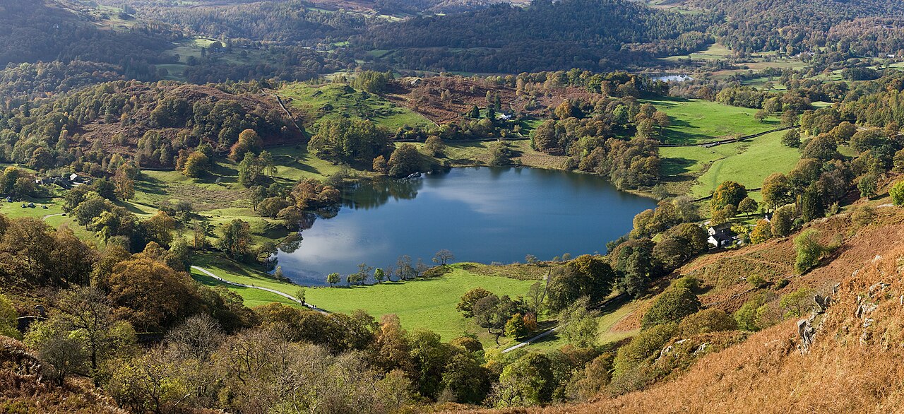 Loughrigg Tarn with the Langdale Pikes behind